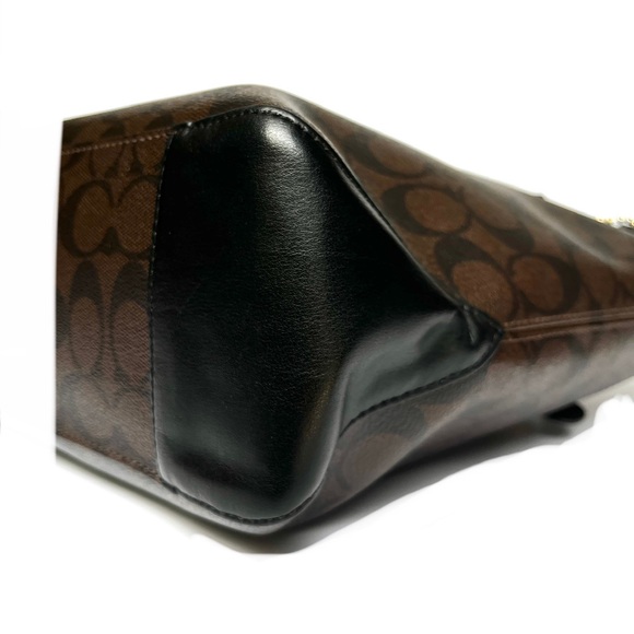 Coach Signature | Zip Top | Tote Bag - Picture 11 of 16